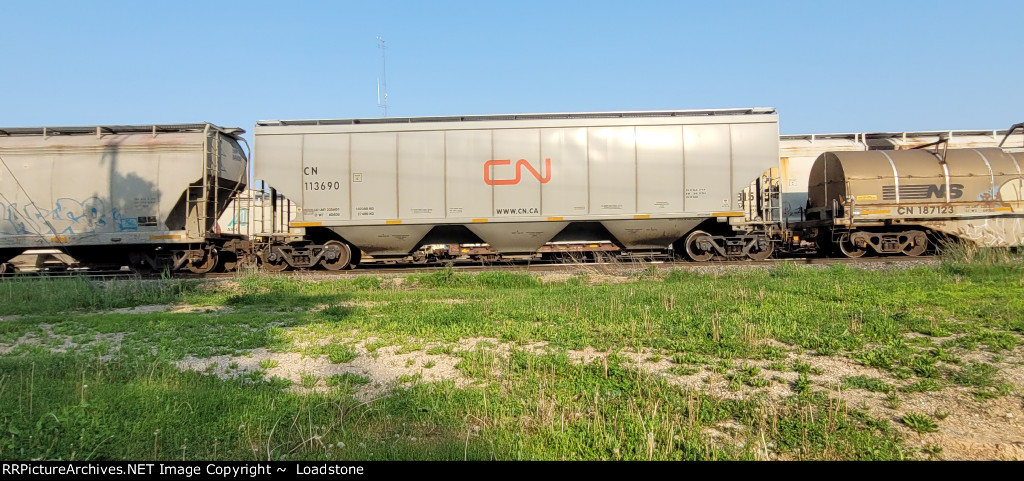 CN 113690